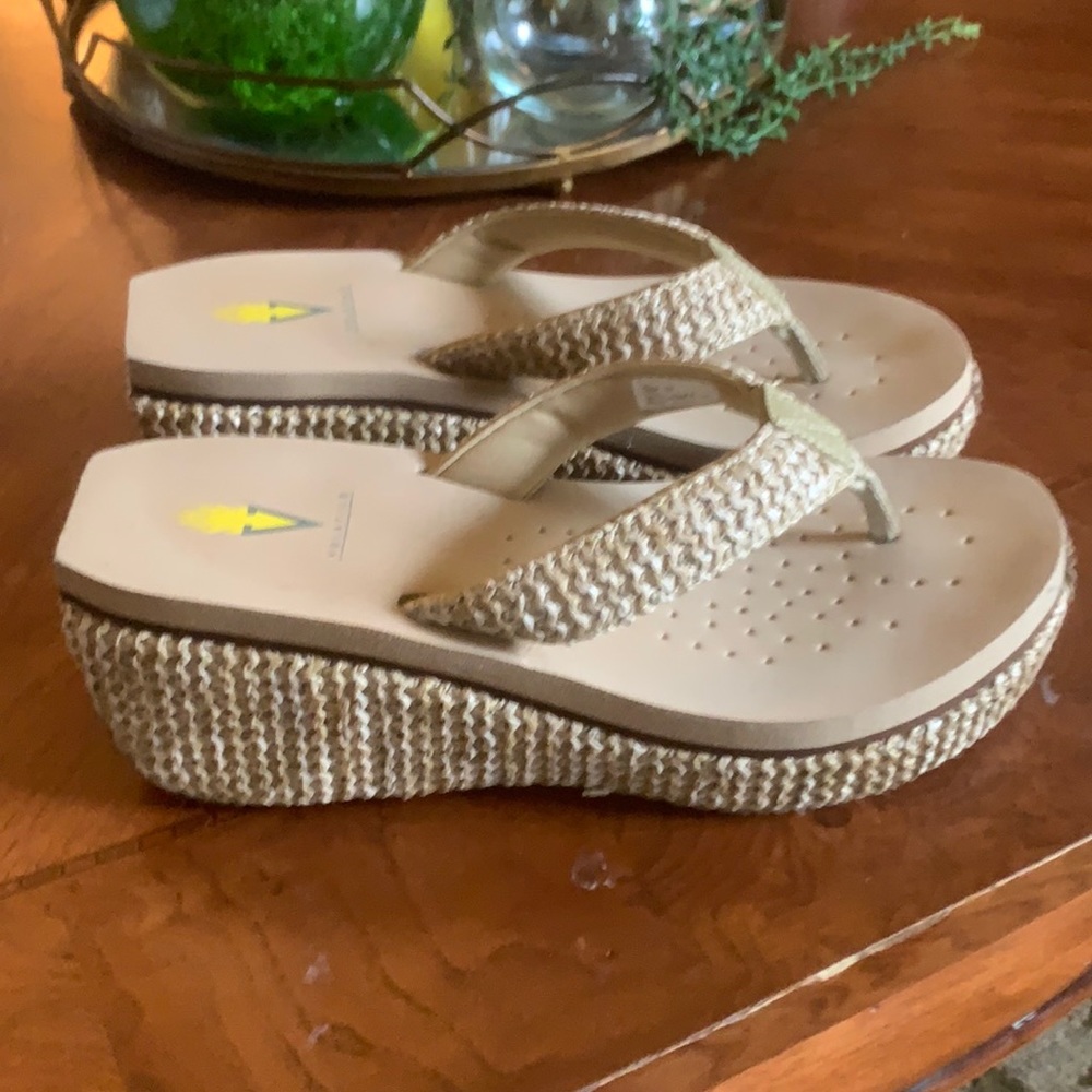 Volatile Island wedge flip flops- new